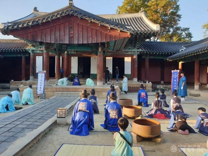 전주한옥마을서 조선시대 과거시험 재현_2019년 제3회 1593 전주별시(사은숙배).jpg