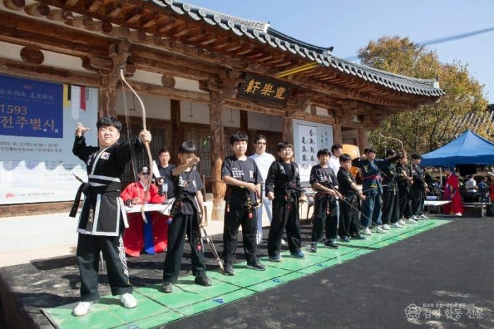 전주한옥마을서 조선시대 과거시험 재현_2019년 제3회 1593 전주별시(국궁).JPG