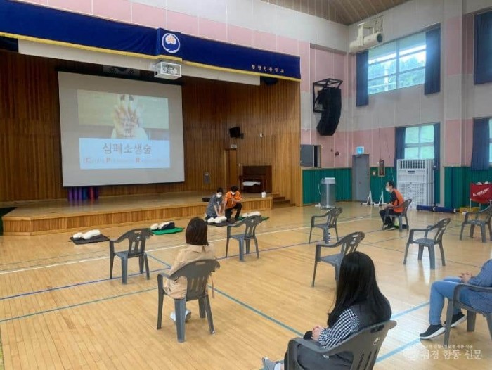 211027-3천광학교교직원 심폐소생술.jpg