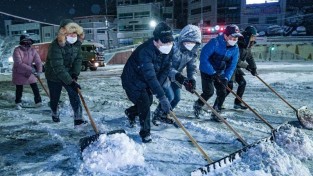 목포시, 전직원 소집해 제설작업 실시 (2).JPG