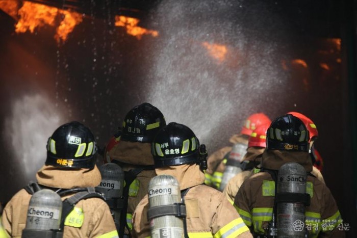 국민행복소방정책 5년 연속「전국 1위」(공장화재 진화).JPG