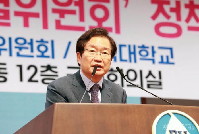 4. 김영석인수위원장 사진.jpg