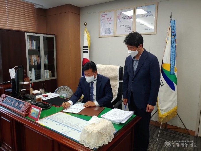 6. 예산군수.공약이행사진..jpg