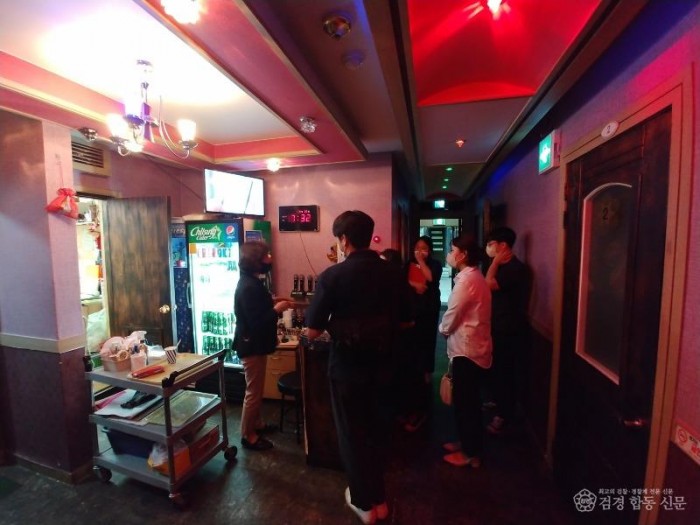 3.경북교육청, 학교 주변 유해업소 합동 집중 단속 실시(20일 안동시 옥동 일원에서 실시된 학교주변 유해환경 합동 점검 사진)01.jpg