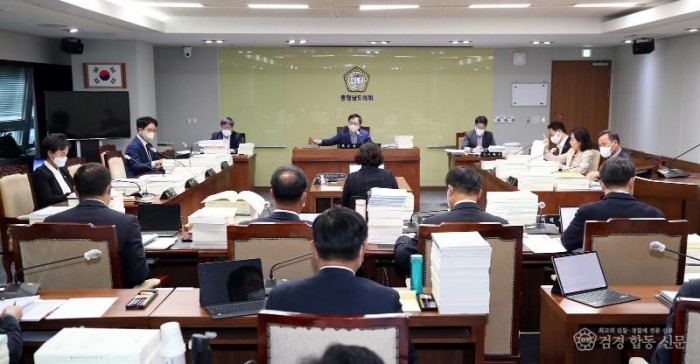 18. 충남도의회행정감사사진.).jpg