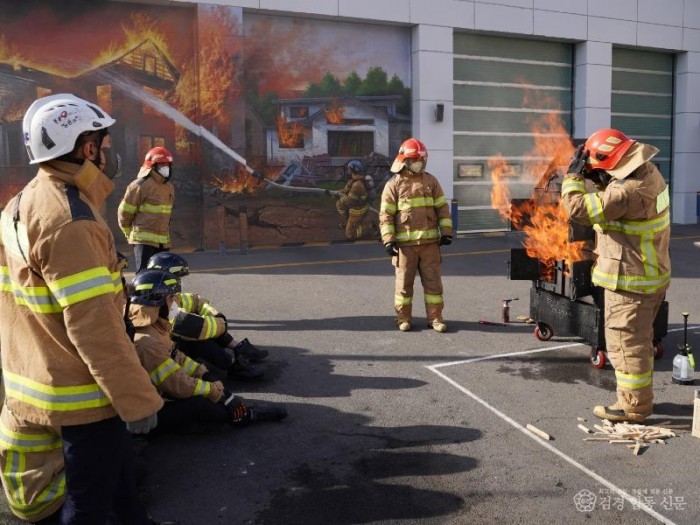 221209-3화재시뮬레이터 활용 화재대응훈련.JPG