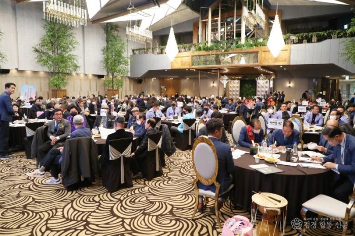 1221-9 국제로타리 3630지구 서안동 로타리클럽 안동시장학회 장학기금 3백만 원 전달 (4).JPG