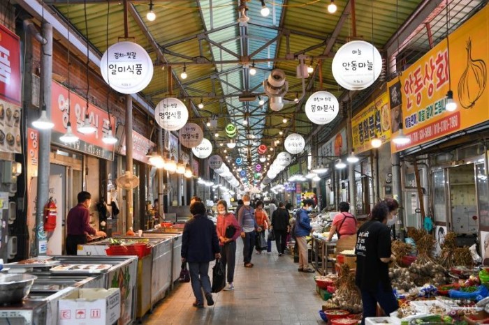 영주-1-2 영주시(시장 박남서)는 설 명절을 앞두고 지역 전통시장을 대상으로 오는 12_13일, 이틀간 민·관 합동 안전점검을 실시한_.jpg