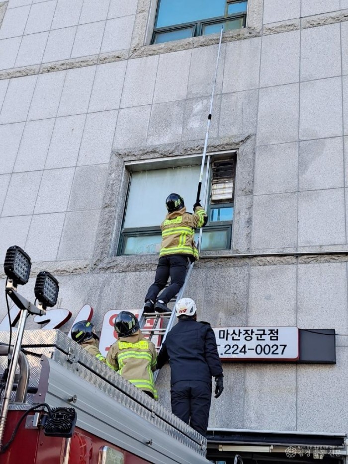 230131-5한파 속 ‘고드름 안전사고 주의’ 당부.jpg