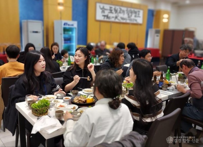 식사장면 정하은.jpeg