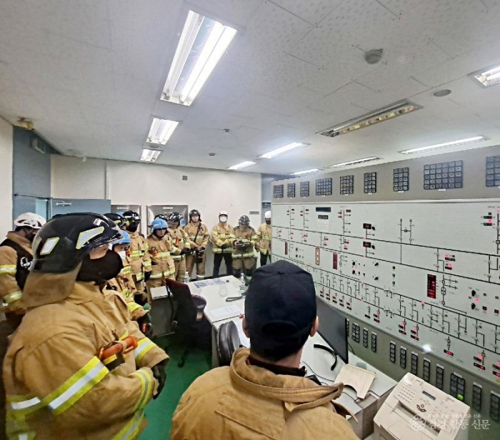 230309-5지하시설물 화재진압 훈련.jpg