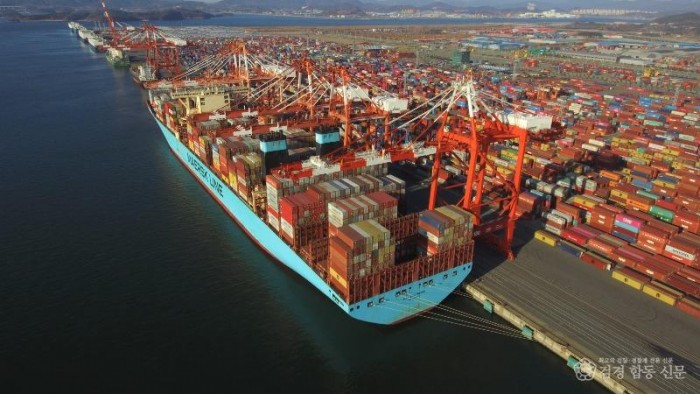 광양항 컨부두 전경.jpg