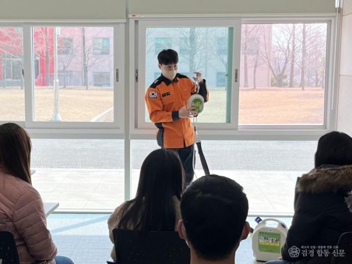 230327-3완강기 사용요령 홍보.jpg