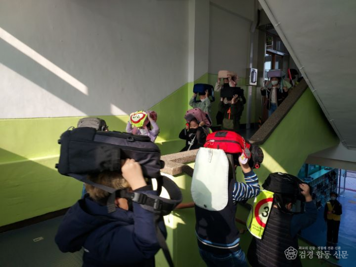 2.임종식 경북교육감, 체험 중심 학교 안전교육 내실화 강화!(지진 대비 훈련 사진)02.png