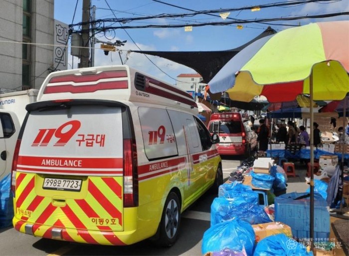 230502-2전통시장 소방차 길터주기 및 소방출동로 확보 훈련 실시.jpg