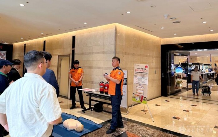 230919-5롯데백화점 마산점 추석 연휴 주택용소방시설 설치 홍보.jpg