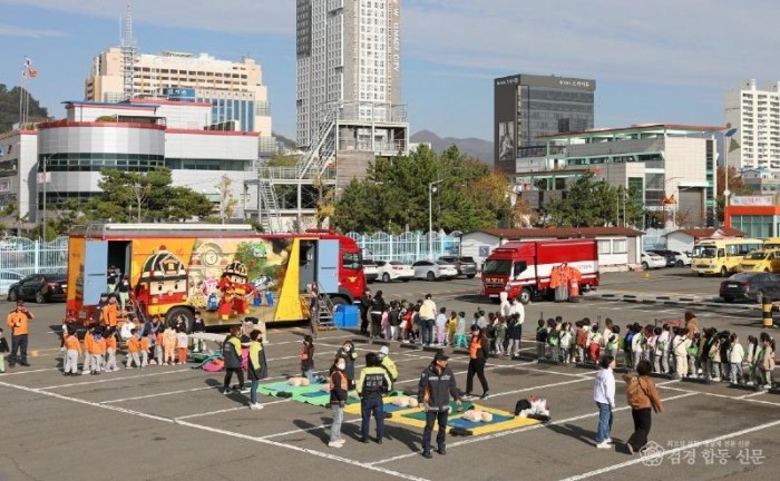 231110-5-11월 불조심 강조의 달 맞아 ‘어린이 119안전체험.JPG