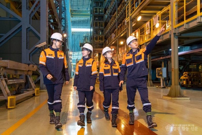 240201_포스코가 새로운 근무복을 도입했다(2).jpg