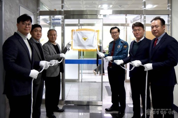 선거상황실 현판식 사진.jpg