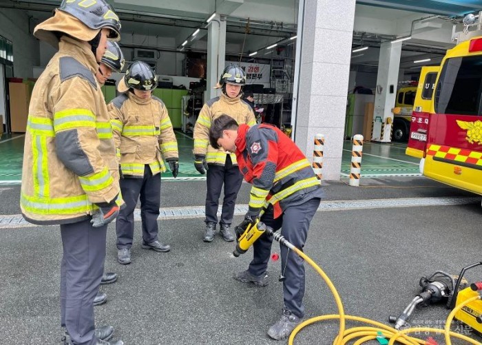 240221-2신규 소방공무원 실무적응 훈련 한창 1.jpeg