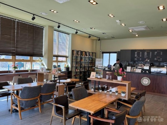 3.경북교육청, 장애 학생들 사회적응 돕는 학교 기업 큰 활약(특수학교 감나무 카페, 담다, 다빈 등 운영 지원)_02.jpg