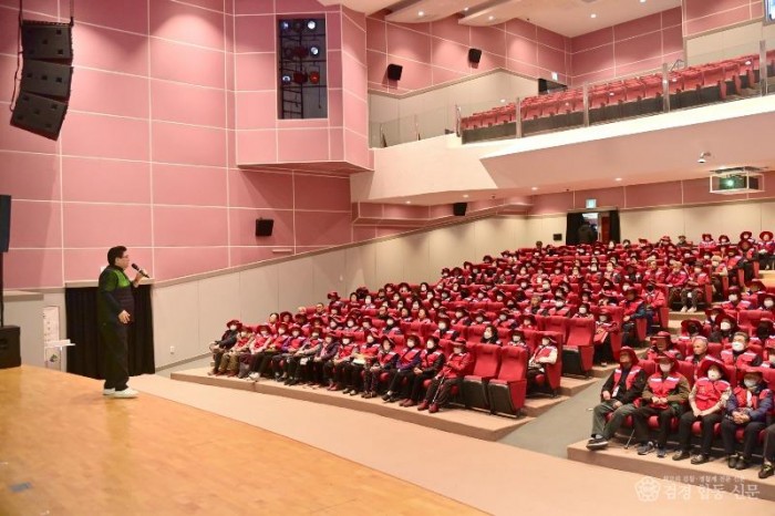 240319보도자료(청송군, 노인일자리 및 사회활동지원사업 참여자 활동교육 실시) (3).jpg