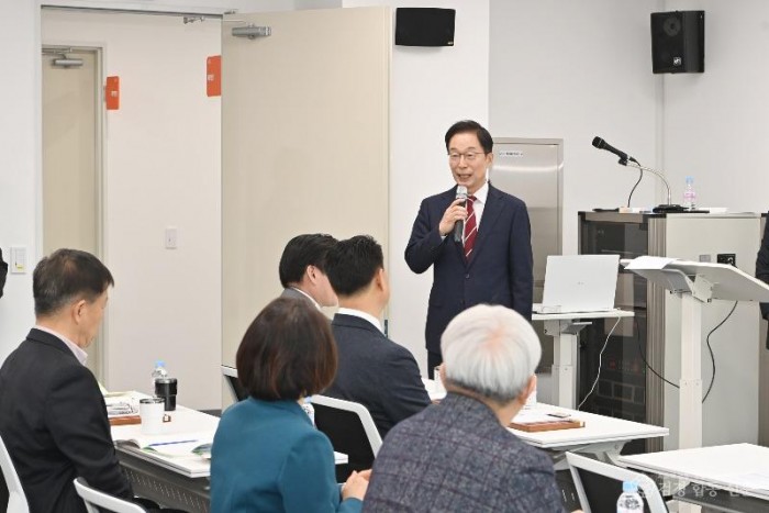 6.경북교육청, 거점형 늘봄센터 사업 확대 운영(거점형 늘봄센터 공모 사업설명회)(인사말하는 임종식 교육감)_01.jpg