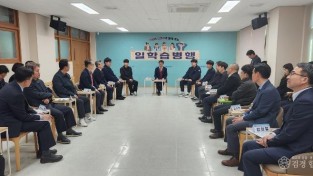 5.경북교육청, 경북기계금속고등학교 산학 일체형 도제학교 현장간담회 개최(고용노동부 장관 산학 일체형 도제학교 성과평가 2년 연속 S등급 선정교 방문)_01.jpg