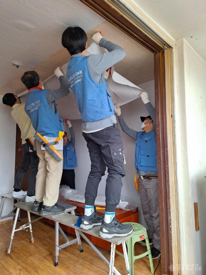 포스코 도배재능봉사단, 광양백운로타리클럽과 광양읍 주거개선봉사 - 광양읍 (1).jpg