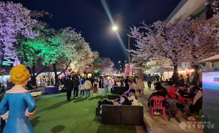 0407 일주일 연장된 안동벚꽃축제  ‘상춘객 인산인해’ (3).jpg