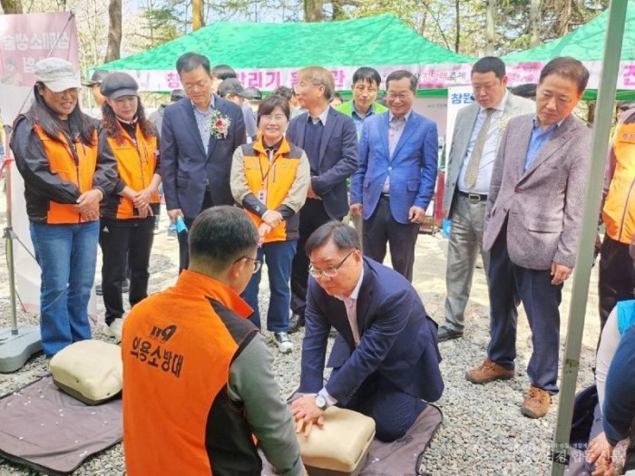 240408-3천주산 진달래축제 심폐소생술 체험부스 운영.jpg