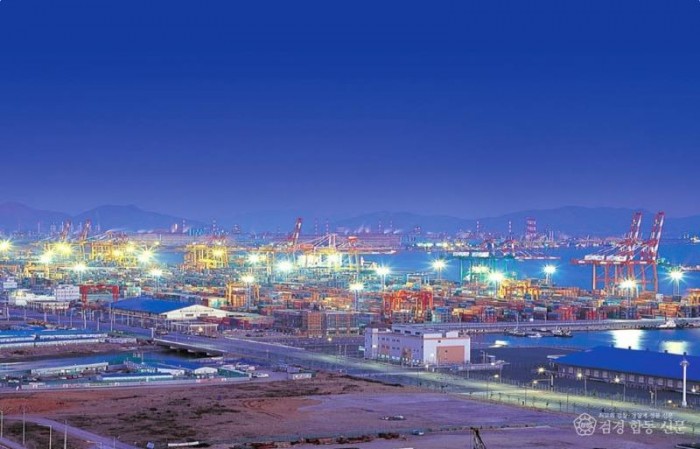 광양 컨테이너항 모습.jpg