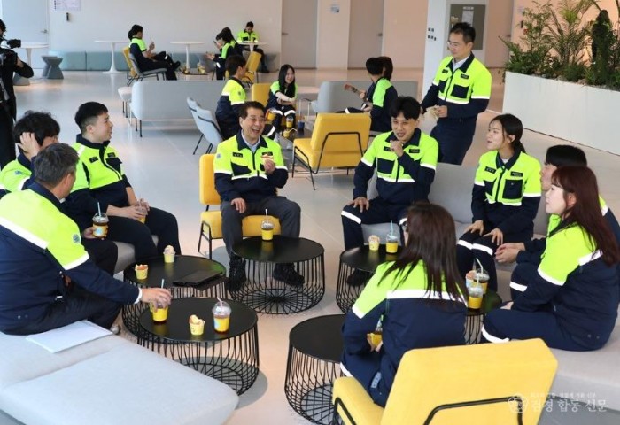 포스코홀딩스 장인화회장 직원 간담회.jpg