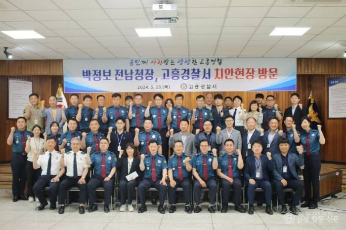 직원간담회 단체사진.JPG