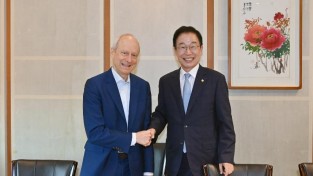 5.경북교육청, 마이클 샌델 교수와 함께 글로컬 미래교육 논의(미래교육박람회 경북-전남 교육감의 협력 돋보여)_01.jpg