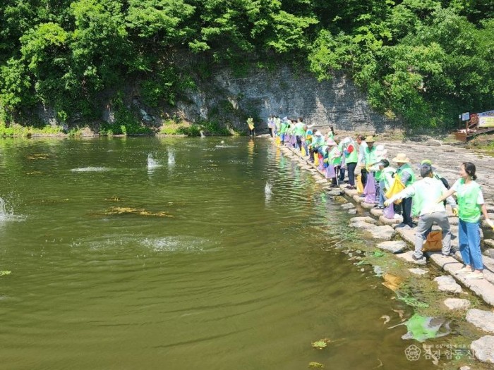 01의성군제공 흙공 던지기 행사2.jpeg