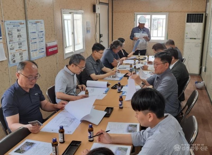 3.경북교육청, 영덕도서관 신축 현장에 명예감사관 실지감사 실시(시설 공사 명예감사관 일상감사 현장 점검 시행)_01.jpg