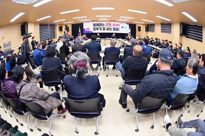 250203보도자료(청송군, 소통으로 더 다채로운 청송을 그린다-지난해 군민과의 대화 모습) (1) (1).jpg