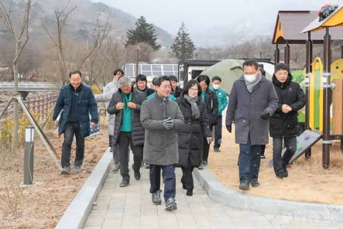 (1-2) 정인화 광양시장, 한파 속 주요 사업장 점검…발로 뛰는 현장 행정 ‘눈길’ - 홍보소통실(다압 금천 재해위험지구 정비사업 현~.jpg