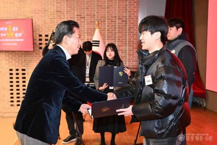 (인구청년과)대학생 손 잡고  구미 인구 잡고 대학생  구미시 인구 위해 나서7(위촉식).jpg