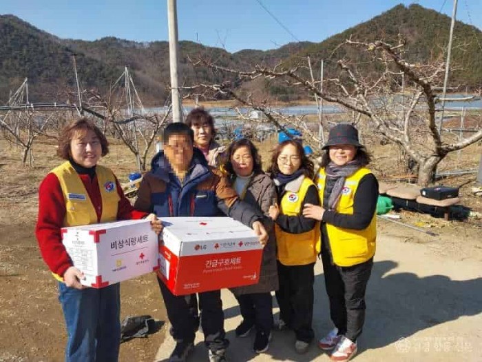 [상주시 모동면]화재피해가구 구호물품 전달 (2).jpg