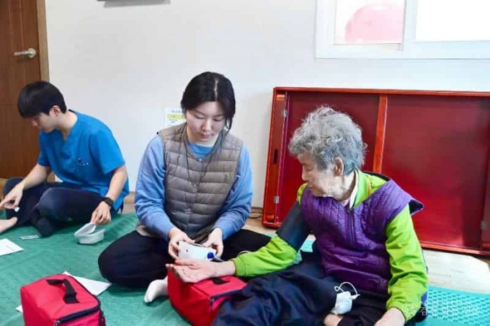 250221보도자료(청송군  찾아가는 한의약 방문건강서비스
