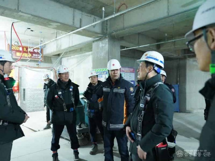 250221-3안병석 의창소방서장, 공사장 화재예방 안전관리 지도.JPG