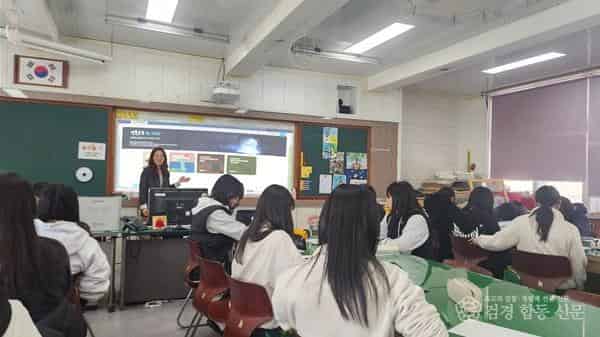 2.경북교육청, ‘선생님, 이제는 교육에만 전념하세요’...학교 업무 자동화 현장을 가다(학교 업무 자동화로 교사 행정 부담 해소0(‘위기학생 관리 프로그램’부터 ‘공기질 점검 결과 나이스 업로드 프로그램’까지...15종 .jpg