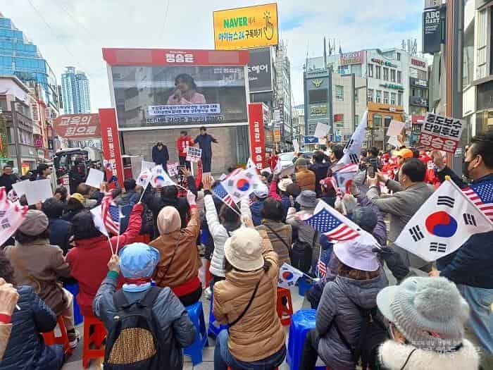 미화당집중유세 가운데.jpg