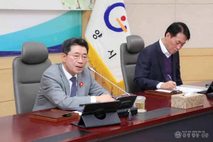 1-3. 광양시, 3월 확대간부회의 개최 ‘주요 현안 점검’ - 총무과(정인화 광양시장, 김기홍 광양시 부시장2).jpeg