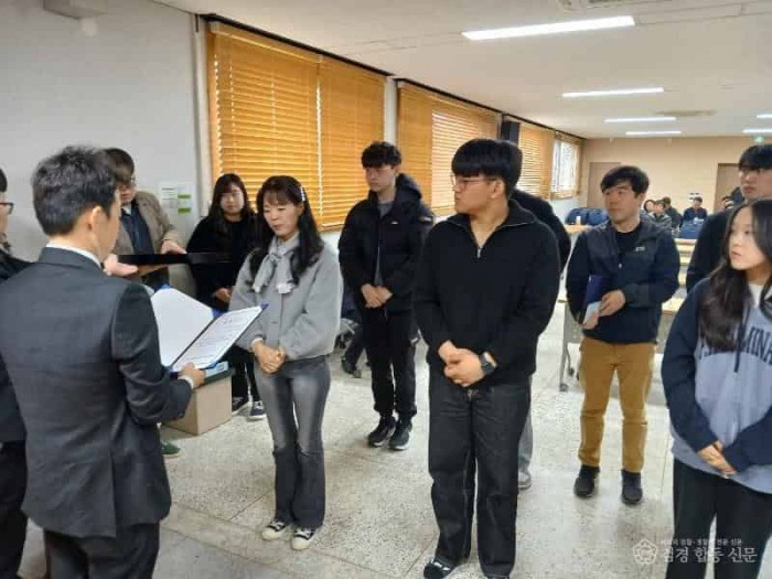 [옥성면]2 은강장학회 장학금 수여식(장학금 전달-2).jpg