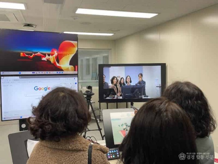 (추가)1.경북교육청, 경북온라인학교 방문해 운영 내실화 방안 협의(교육과정 점검과 대입 효과성 검증 연구 추진으로 내실화 다진다)(온라인학교 스튜디오를 점검하고 있는 이윤화 교육국장)_02.jpg