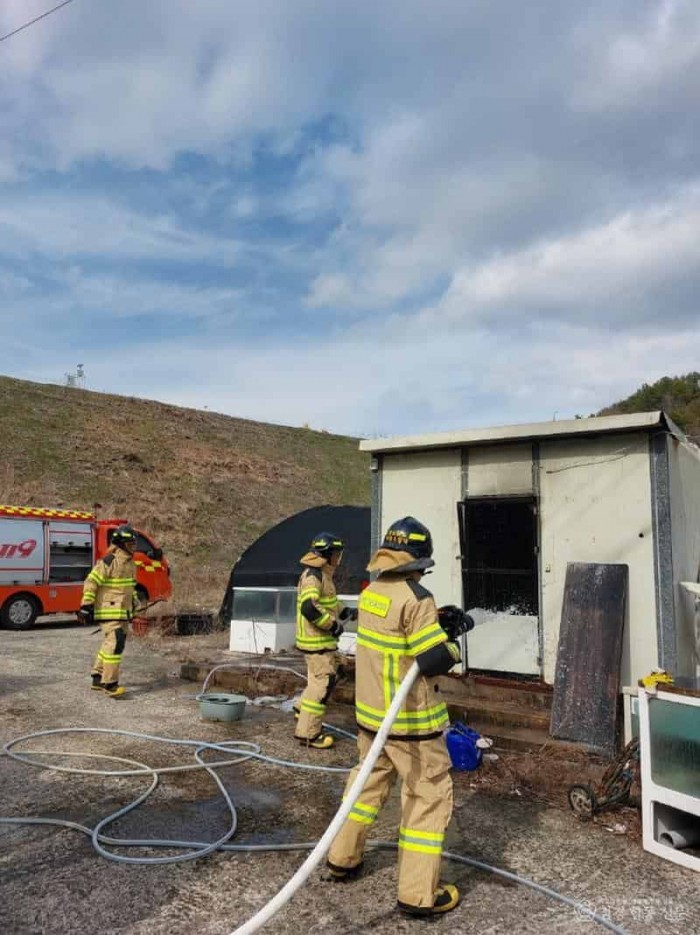 250318-1진주미천면 전담의용소방대 초기 화재진압.jpg