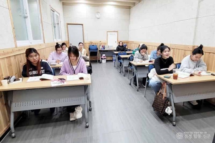 250319보도자료(청송군, 함께 하는 우리! 다문화가정 정착 지원[청송군가족센터 결혼이민자 대상 한국어 교육 개강]) (2).jpg